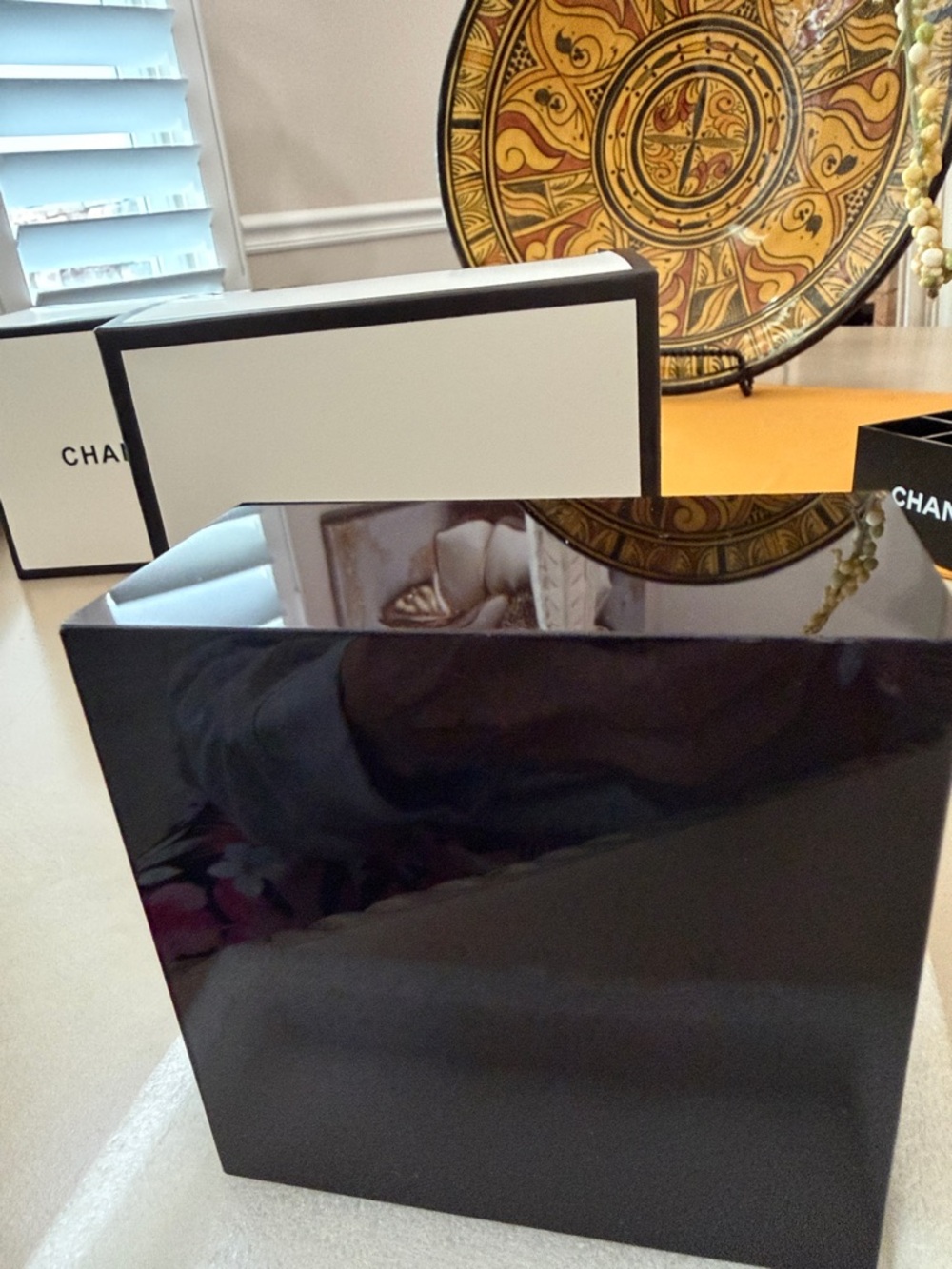 CHANEL Black and White Lipstick Presentation Box - Picture 5 of 6
